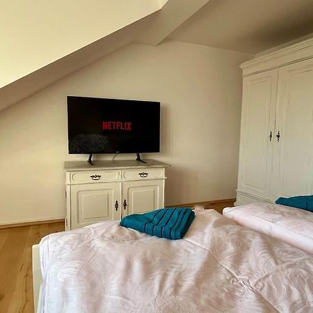 Appartamento Apartmán s terasou u lázeňské kolonády Poděbrady Esterno foto